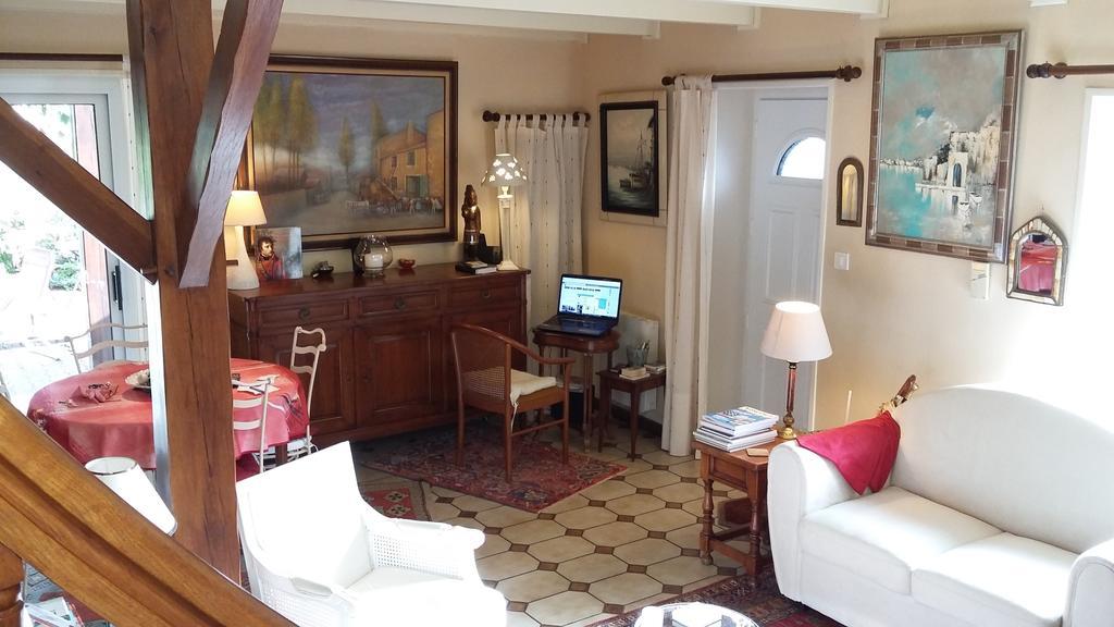 L' Esterlanges Suite Famille 2 Chambres 4 Personnes Proche Puydufou Saint-Vincent-Sterlanges Exterior photo