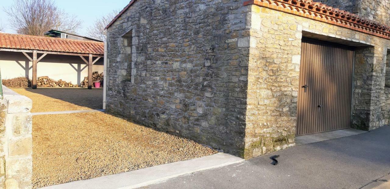 L' Esterlanges Suite Famille 2 Chambres 4 Personnes Proche Puydufou Saint-Vincent-Sterlanges Exterior photo
