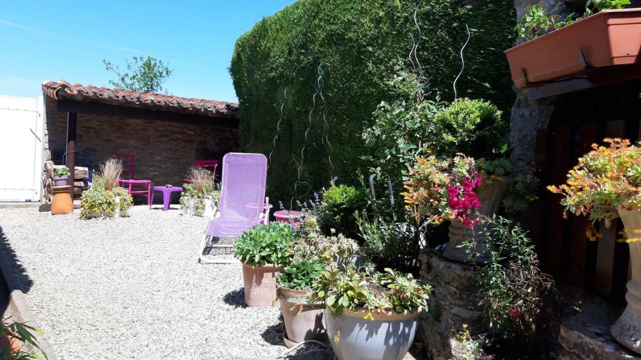 L' Esterlanges Suite Famille 2 Chambres 4 Personnes Proche Puydufou Saint-Vincent-Sterlanges Exterior photo
